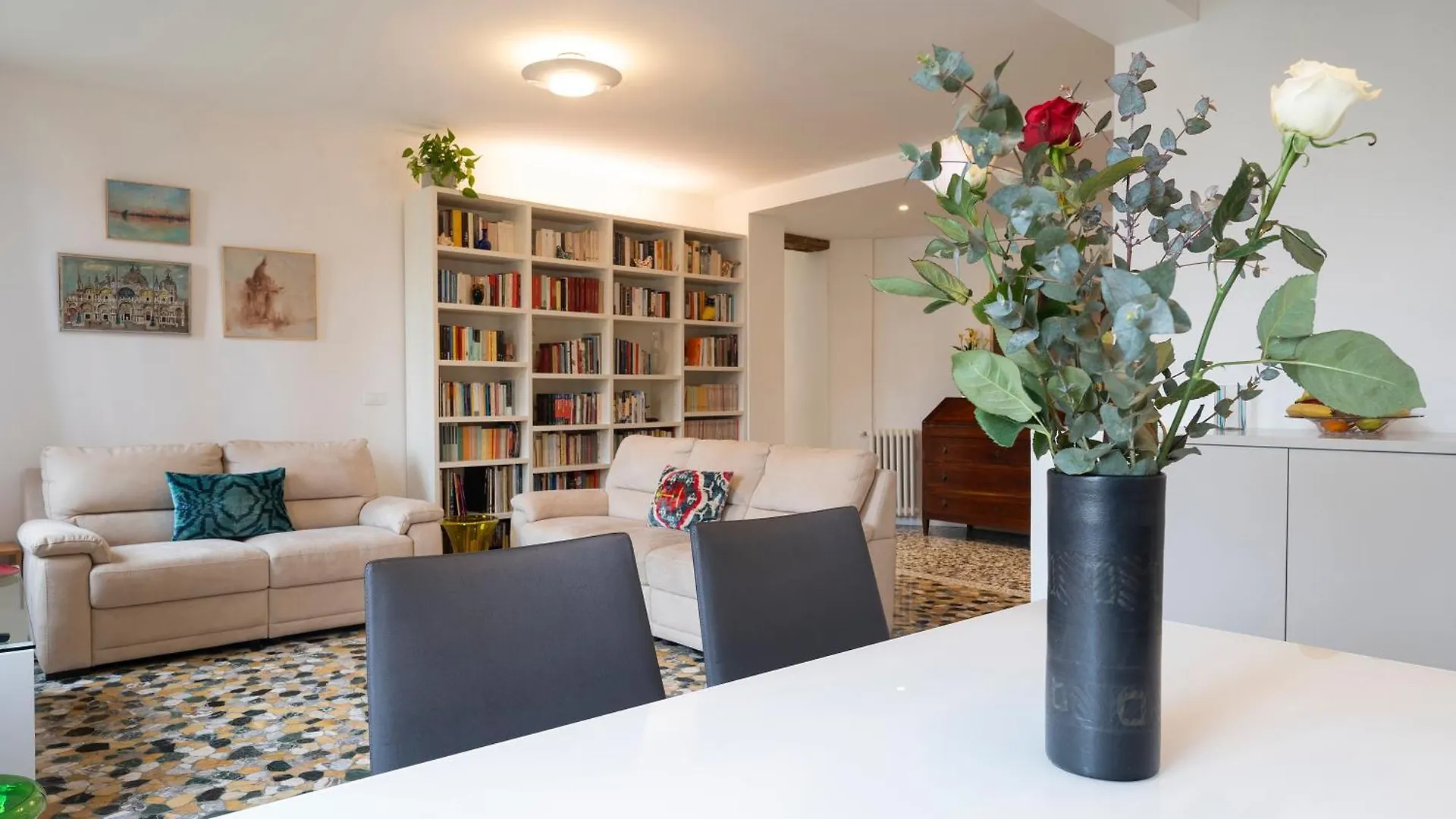 Stupendo Luxury Apartment Canal & Garden View contacts