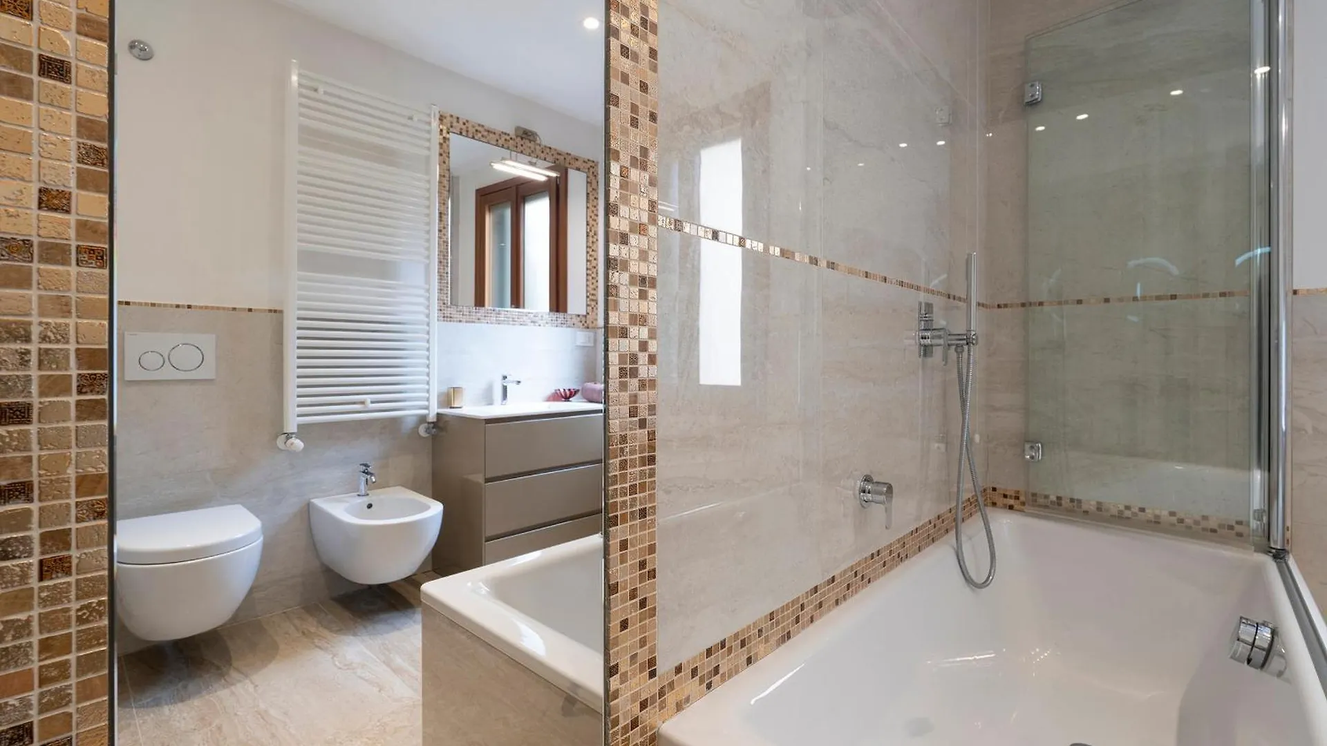 Stupendo Luxury Apartment Canal & Garden View Venice