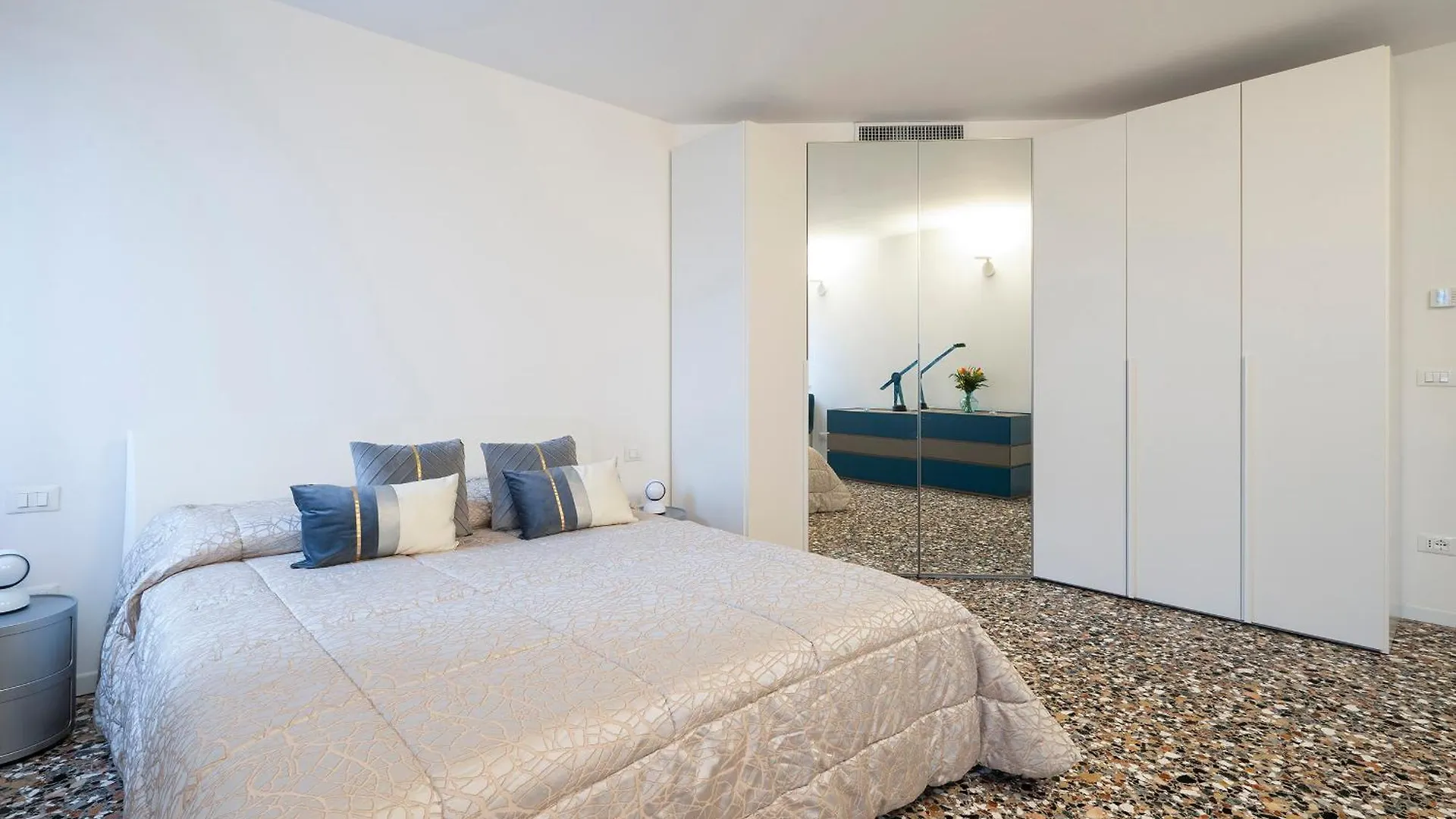 Stupendo Luxury Apartment Canal & Garden View Venice