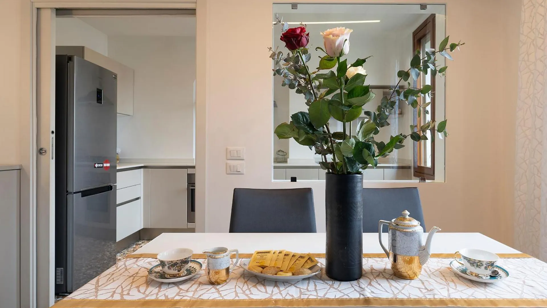 Stupendo Luxury Apartment Canal & Garden View Venice